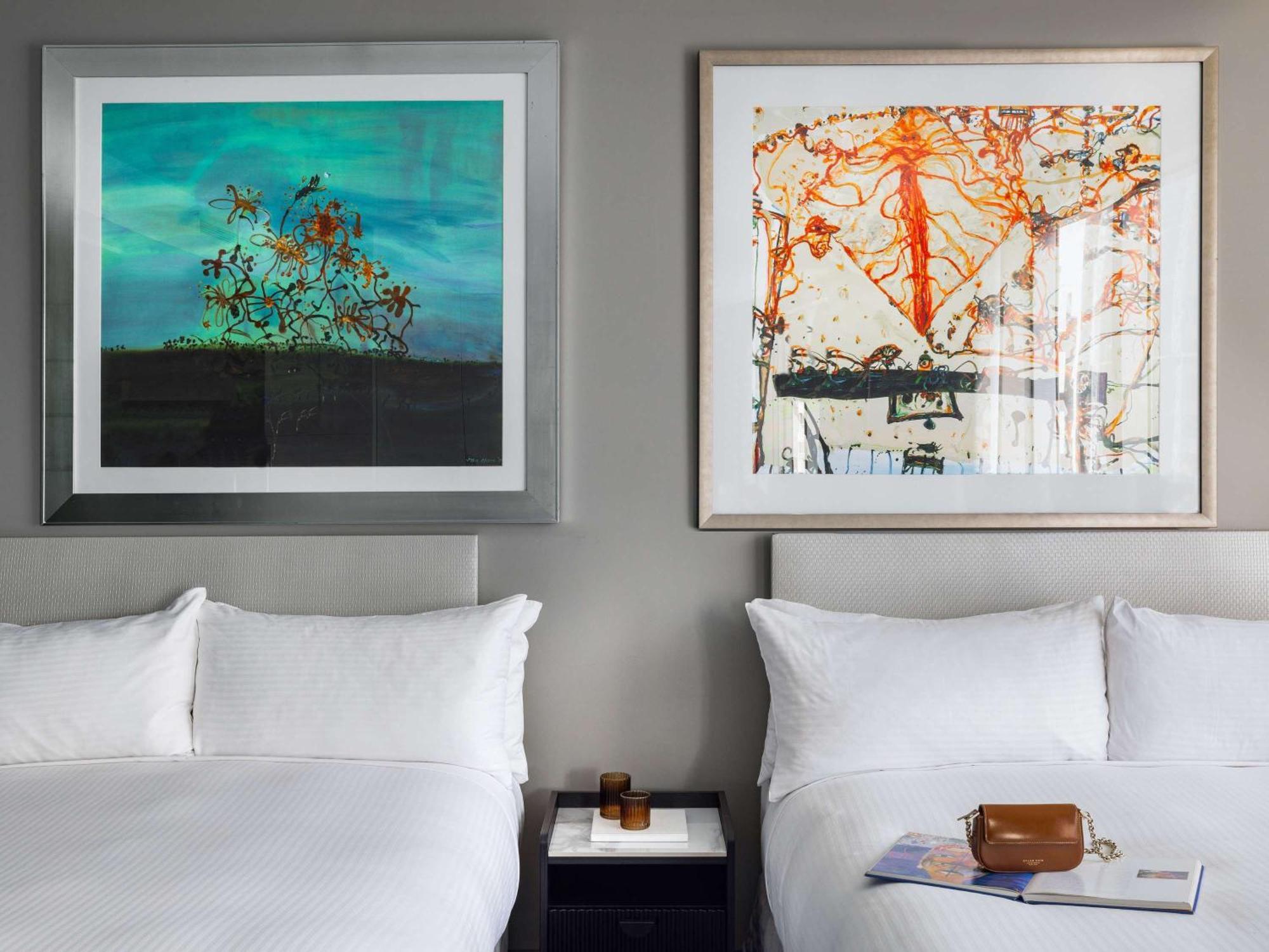 The Olsen Melbourne Art Series Zewnętrze zdjęcie Artwork by Mark Rothko in a guest room at the Four Seasons Hotel, Washington, D.C.