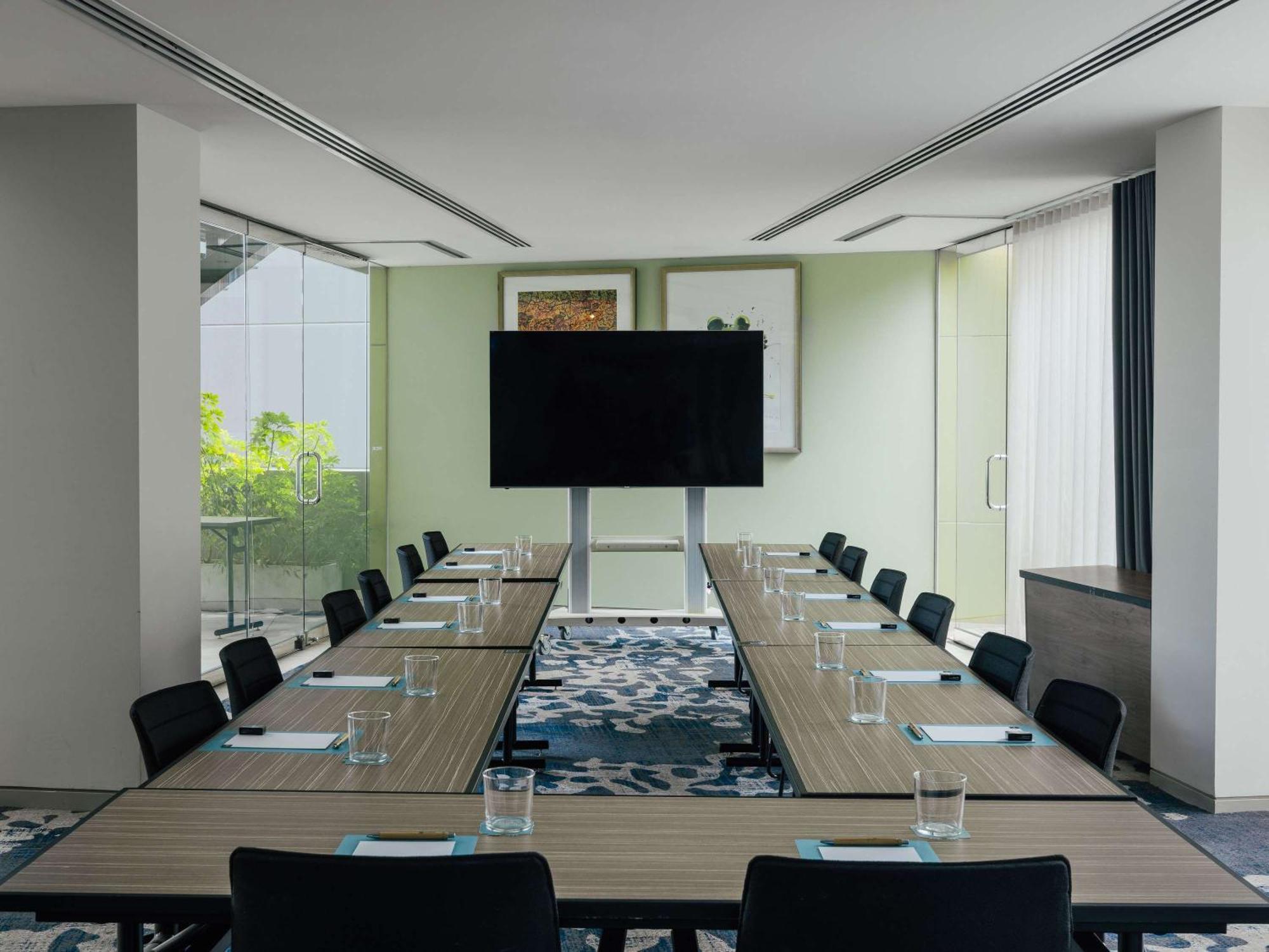 The Olsen Melbourne Art Series Zewnętrze zdjęcie Meeting room