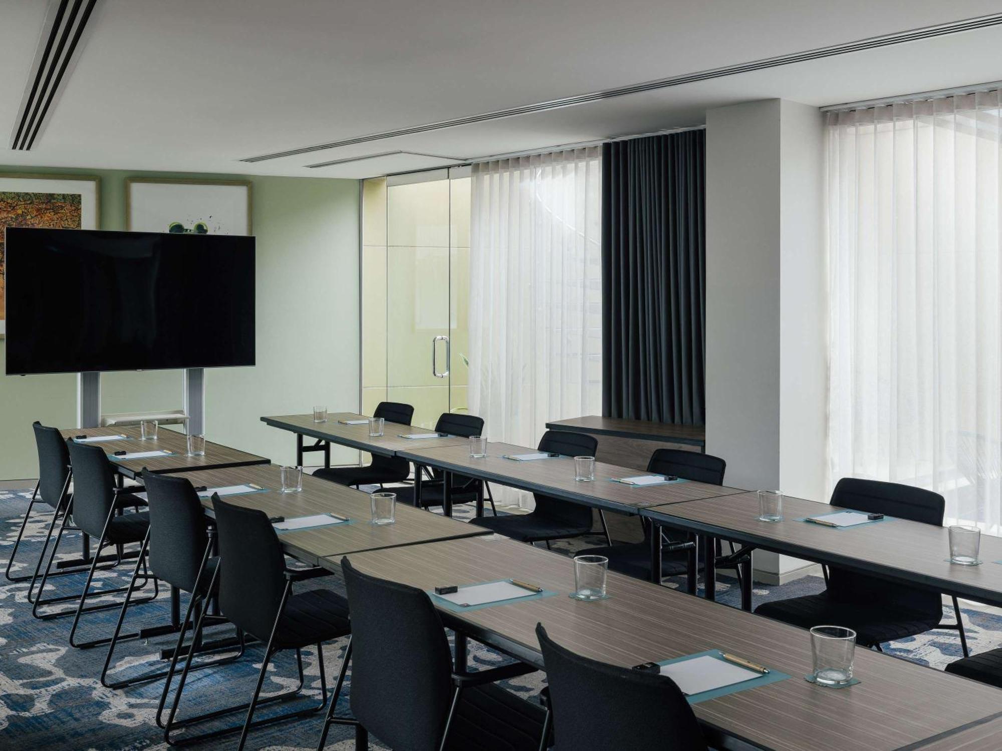 The Olsen Melbourne Art Series Zewnętrze zdjęcie Meeting room