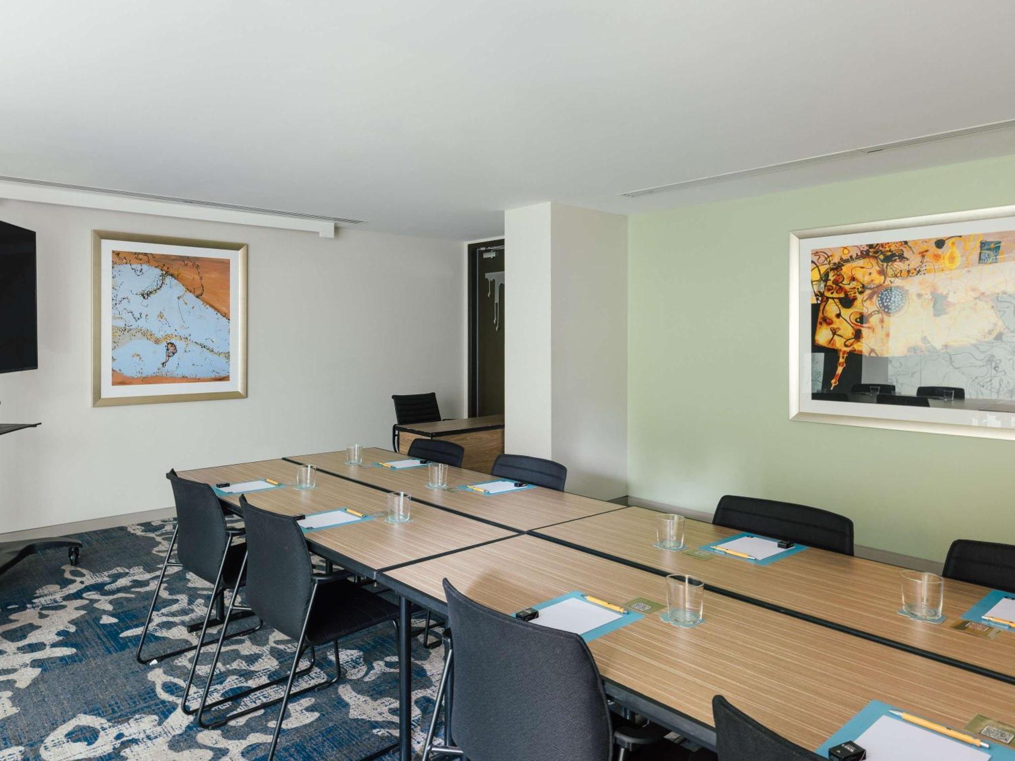 The Olsen Melbourne Art Series Zewnętrze zdjęcie Meeting room