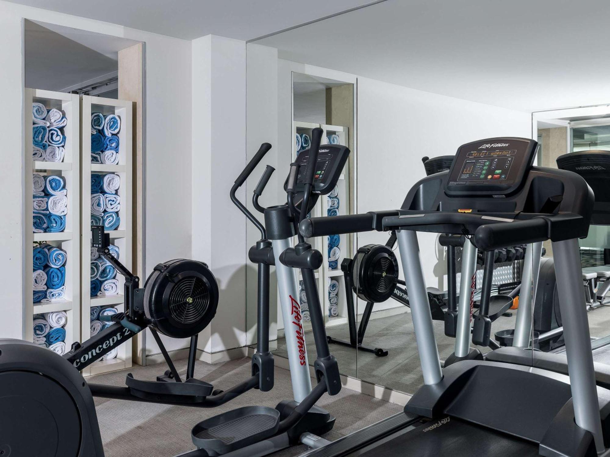 The Olsen Melbourne Art Series Zewnętrze zdjęcie A gym