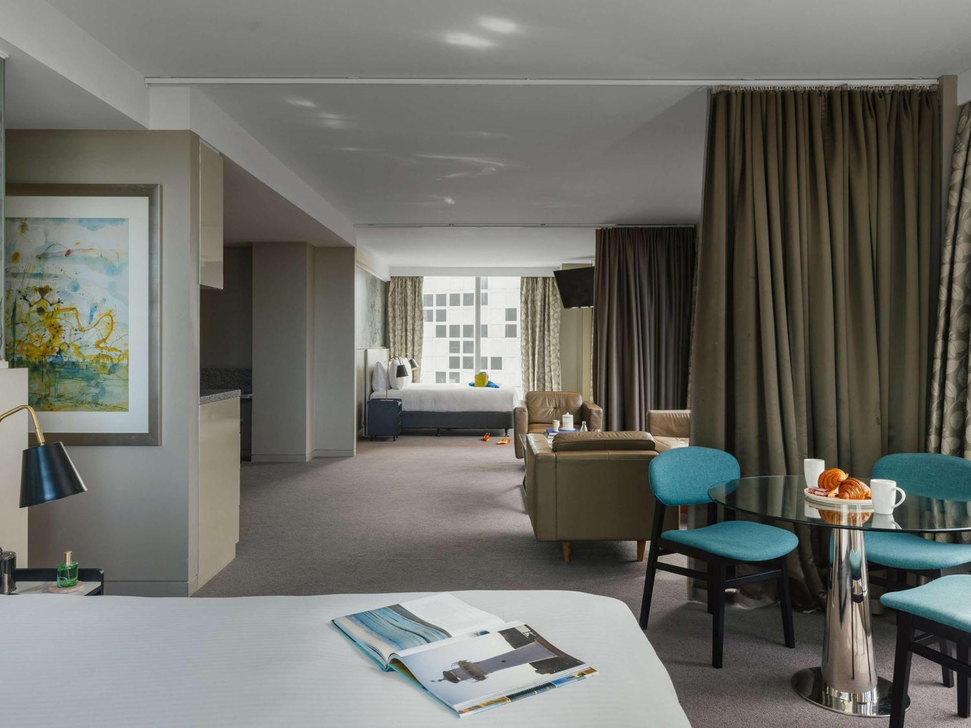 The Olsen Melbourne Art Series Zewnętrze zdjęcie A suite at the hotel