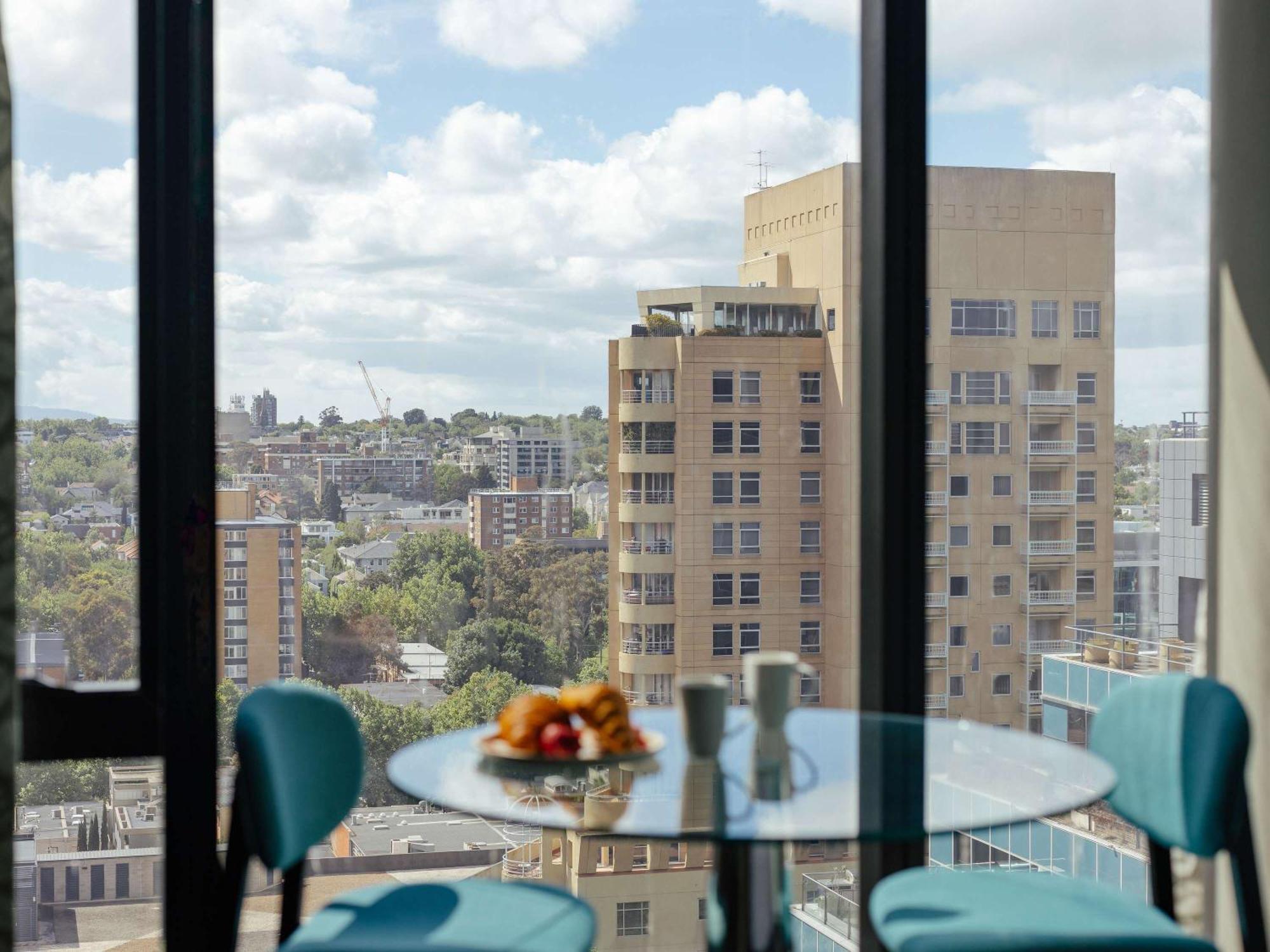The Olsen Melbourne Art Series Zewnętrze zdjęcie View from a serviced apartment in London