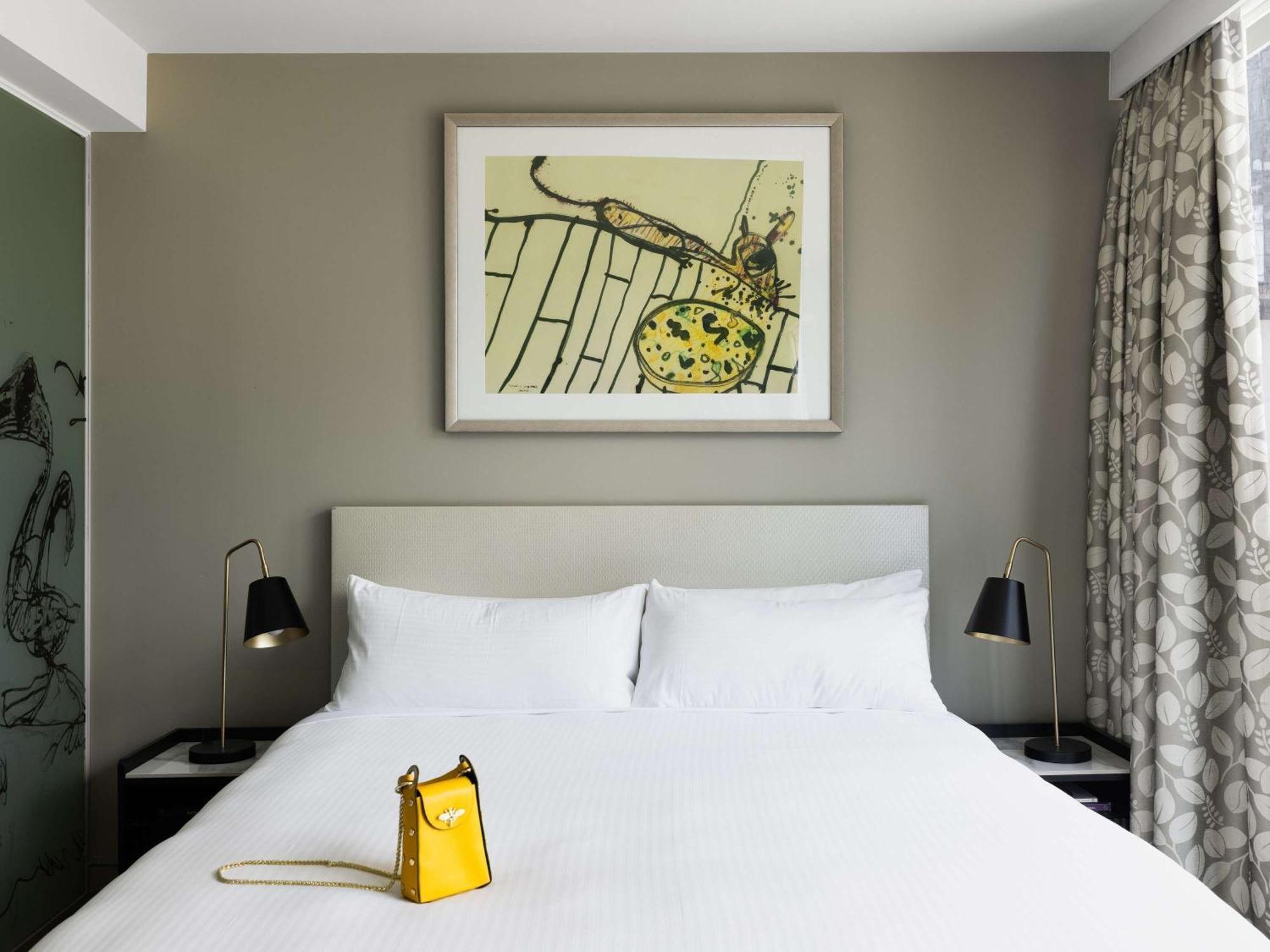 The Olsen Melbourne Art Series Zewnętrze zdjęcie A bedroom at the hotel