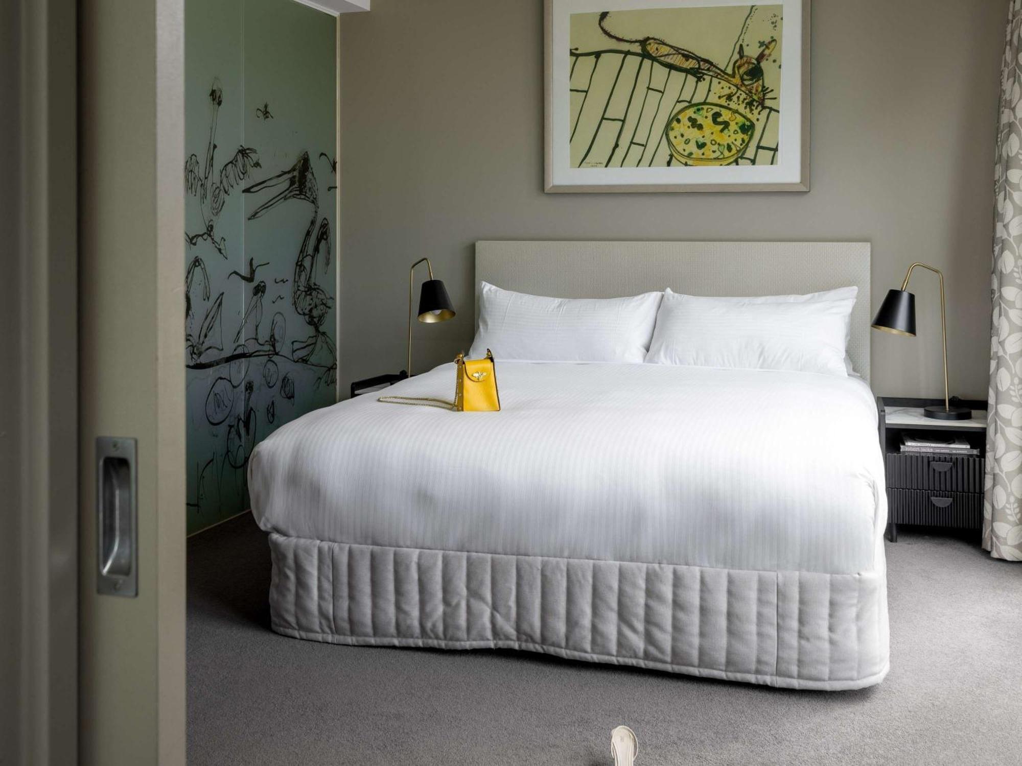 The Olsen Melbourne Art Series Zewnętrze zdjęcie A bedroom at the hotel