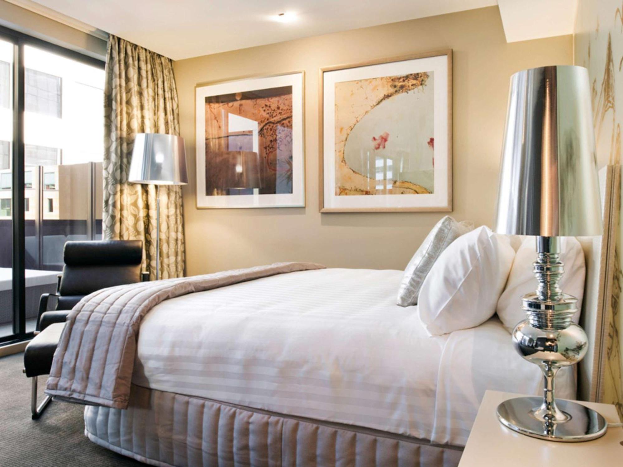 The Olsen Melbourne Art Series Zewnętrze zdjęcie A bedroom at the hotel